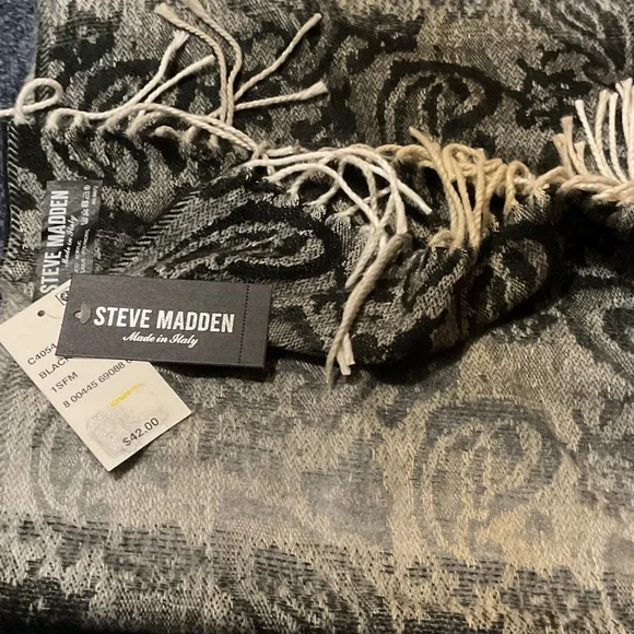 Steve Madden Black and Gray Scarf - Picture 1 of 5
